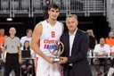 A reprezentacija: Dario Šarić primio nagradu za najboljeg mladog košarkaša Europe u 2014. godini